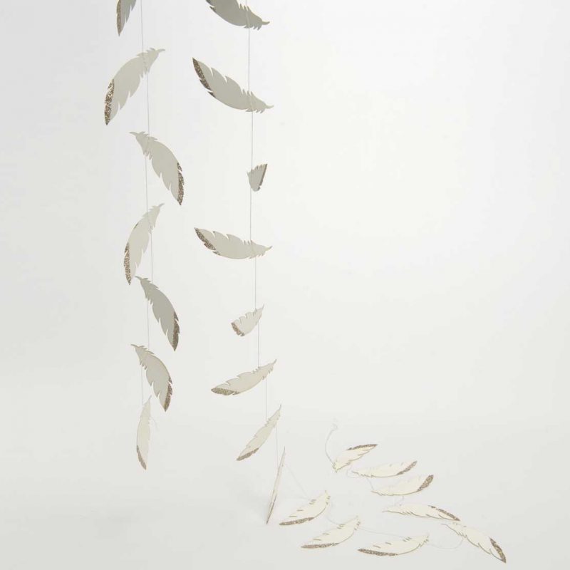 Guirlande de Plumes en Papier Blanc/Doé 150x7,5x2cm